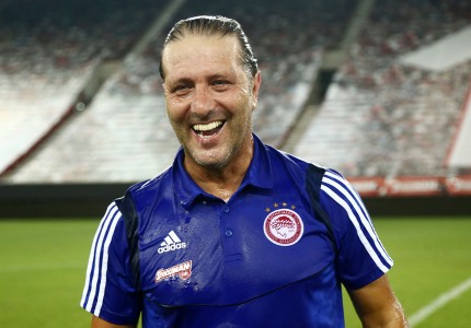 Δεν γλίτωσε το... μπουγέλο ο Μαρτίνς (photos)