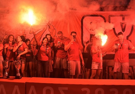 Αποθέωση από 500 άτομα στους πρωταθλητές! (photos+video)
