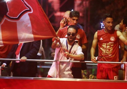 Μία φιέστα, όπως αρμόζει σε έναν Θρύλο! (video+photos)