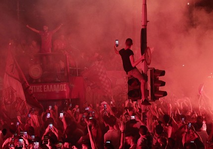 Μία φιέστα, όπως αρμόζει σε έναν Θρύλο! (video+photos)