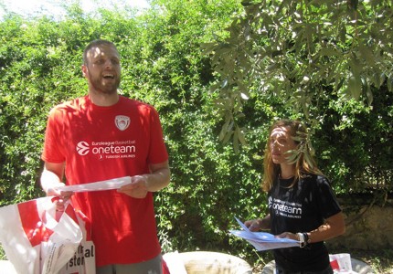 Οι συμβουλές και τα δώρα του Χαραλαμπόπουλου