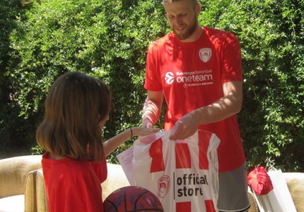 Οι συμβουλές και τα δώρα του Χαραλαμπόπουλου