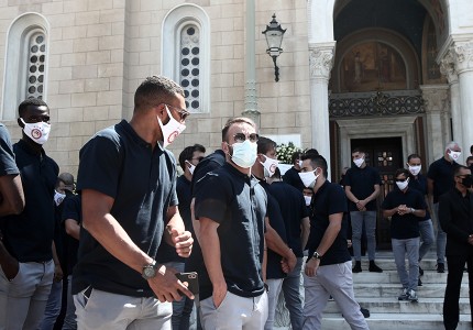 Με την ερυθρόλευκη σημαία το τελευταίο «αντίο» στον Σάββα Θεοδωρίδη