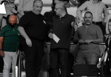 Τι ψάχνει ο Γιάννης στο πάτωμα του ΟΑΚΑ; (photo)