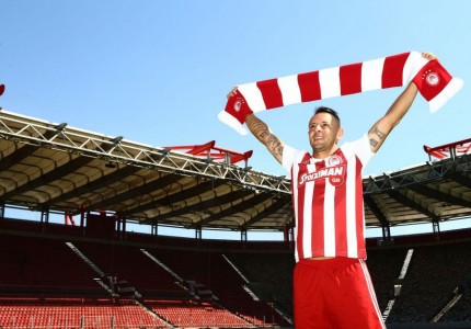 Του ταιριάζουν τα ερυθρόλευκα του παικταρά! (photos)