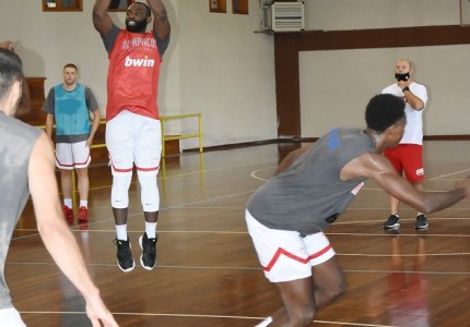 Συνέχεια στο παρκέ! (photos)