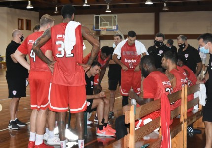 Νίκησε με τριαντάρα ο Θρύλος (photos)