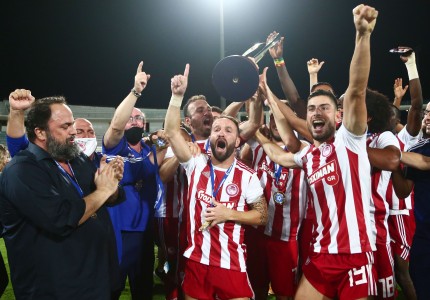 Αυτό είναι σωστό, Πρωτάθλημα και Κύπελλο στον Ολυμπιακό (photos)