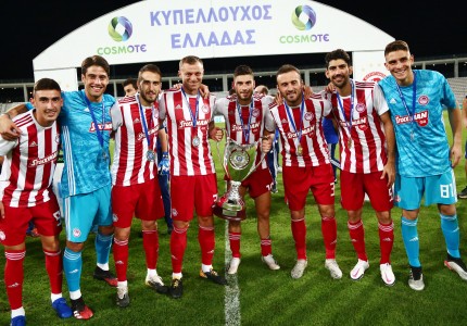 Αυτό είναι σωστό, Πρωτάθλημα και Κύπελλο στον Ολυμπιακό (photos)