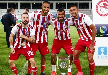 Αυτό είναι σωστό, Πρωτάθλημα και Κύπελλο στον Ολυμπιακό (photos)