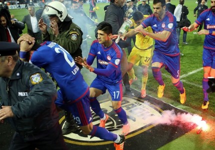 Δεν είναι αυτό που φαίνεται… Ωτοστόπ έκανε η «γίδα» και την πήρε…