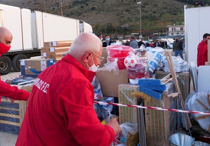 Στο Δαμάσι οι πρώτοι οικίσκοι της δωρεάς του Ολυμπιακού και του Βαγγέλη Μαρινάκη! (photos, video)