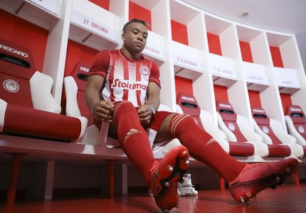 Έτσι παρουσίασε τον παικταρά! (video+phtoos)