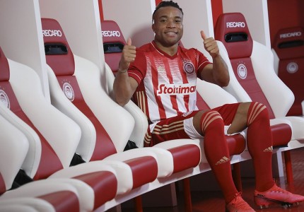 Έτσι παρουσίασε τον παικταρά! (video+phtoos)