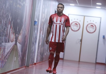 Έτσι παρουσίασε τον παικταρά! (video+phtoos)