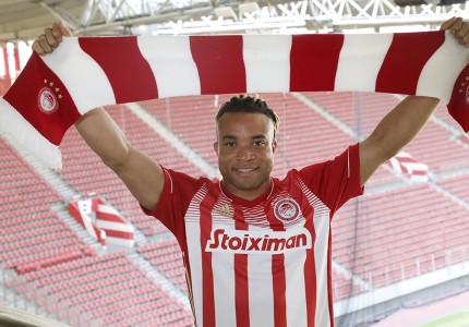 Έτσι παρουσίασε τον παικταρά! (video+phtoos)