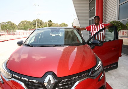 Με τα ερυθρόλευκα ο Αγκιμπού Καμαρά (photos, video)