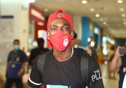 Οι πρώτες στιγμές από την άφιξη Ονιεκούρου! (photos)