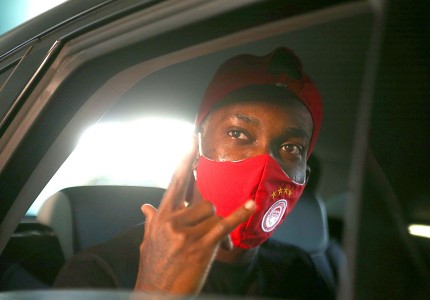 Οι πρώτες στιγμές από την άφιξη Ονιεκούρου! (photos)