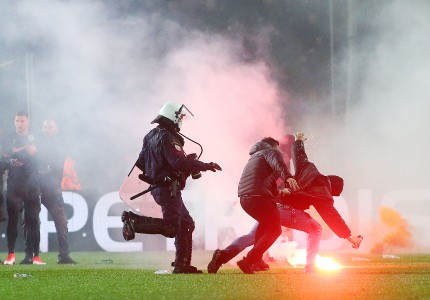 Εικόνες ντροπής στην Τούμπα! 