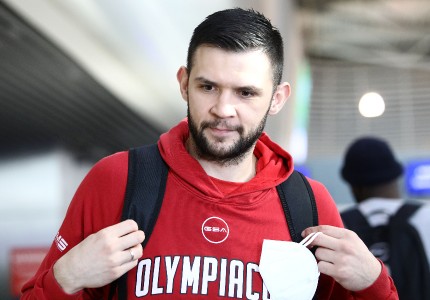 Αναχώρησε για το «διπλό» ο Θρύλος (photos)