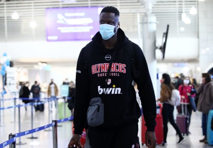 Αναχώρησε για το «διπλό» ο Θρύλος (photos)