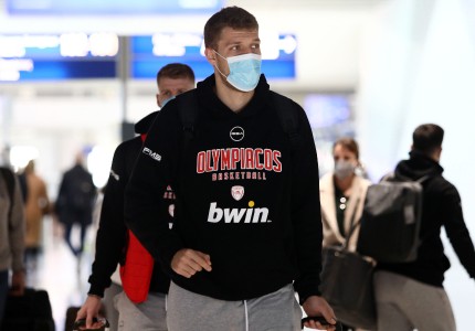 Αναχώρησε για το «διπλό» ο Θρύλος (photos)