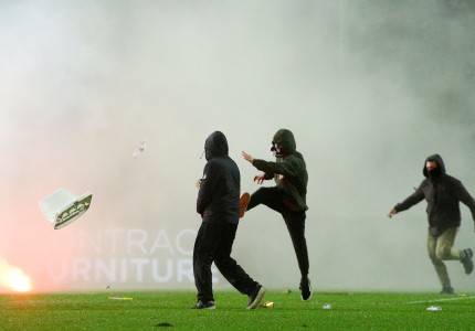 Εικόνες ντροπής στην Τούμπα! 
