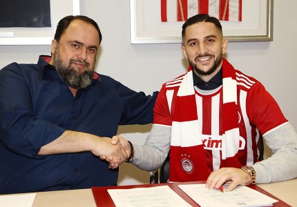 Υπέγραψε ο Κώστας Μανωλάς! (Photos)