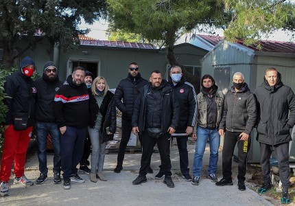 ΘΥΡΑ 7 με ΑΝΘΡΩΠΙΑ! Μεγάλη κίνηση για τα παιδιά! (videos/photos)