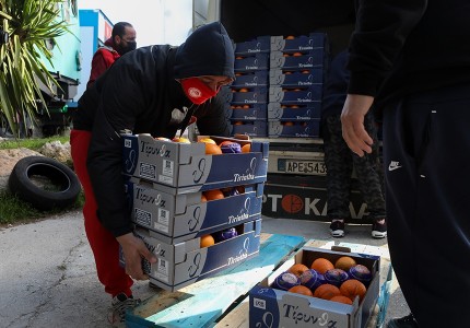 ΘΥΡΑ 7 με ΑΝΘΡΩΠΙΑ! Μεγάλη κίνηση για τα παιδιά! (videos/photos)