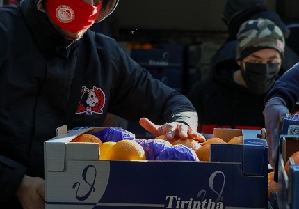 ΘΥΡΑ 7 με ΑΝΘΡΩΠΙΑ! Μεγάλη κίνηση για τα παιδιά! (videos/photos)