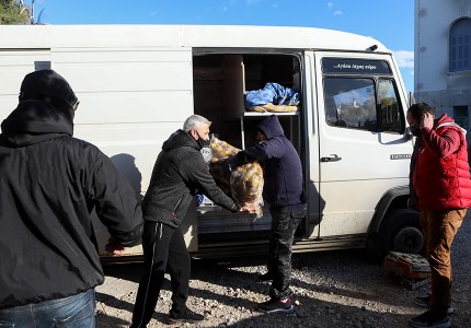 ΘΥΡΑ 7 με ΑΝΘΡΩΠΙΑ! Μεγάλη κίνηση για τα παιδιά! (videos/photos)