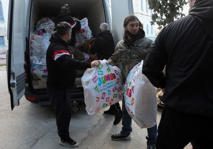 ΘΥΡΑ 7 με ΑΝΘΡΩΠΙΑ! Μεγάλη κίνηση για τα παιδιά! (videos/photos)
