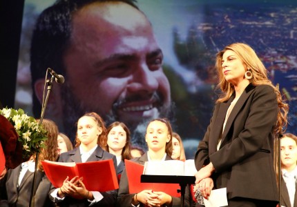 «Ξέρετε ότι ο Βαγγέλης Μαρινάκης είναι στο πλευρό σας» (photos)