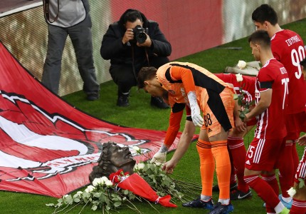 Ολυμπιακός: Τίμησαν την μνήμη των 21 θυμάτων και του Άλκη στο Καραϊσκάκη (photos)