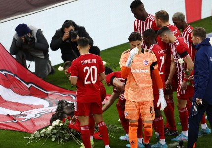 Ολυμπιακός: Τίμησαν την μνήμη των 21 θυμάτων και του Άλκη στο Καραϊσκάκη (photos)