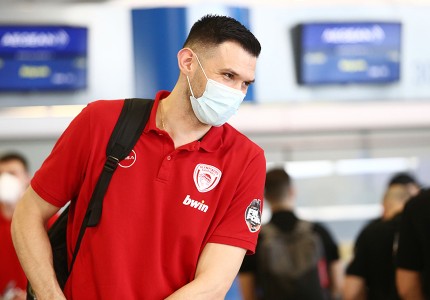 «Πέταξε» για Βελιγράδι ο Θρύλος (photos)