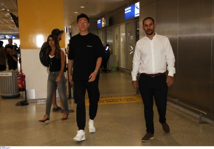 «Κλικ» από την άφιξη του Ουί-Τζο Χουάνγκ! (photos)