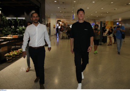 «Κλικ» από την άφιξη του Ουί-Τζο Χουάνγκ! (photos)