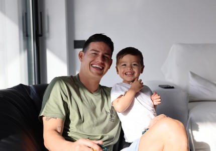 Οι ευχές του Χάμες για τα γενέθλια του γιού του! (photo)