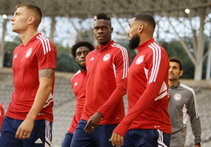 «Κλικ» από την προπόνηση του Ολυμπιακού στο Μπακού