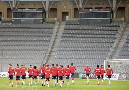 «Κλικ» από την προπόνηση του Ολυμπιακού στο Μπακού