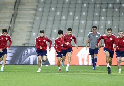 «Κλικ» από την προπόνηση του Ολυμπιακού στο Μπακού