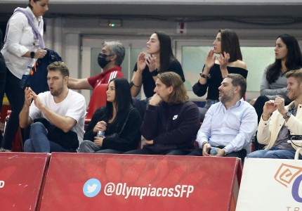 Μια οικογένεια ο Ολυμπιακός στο Παπαστράτειο! (photos)