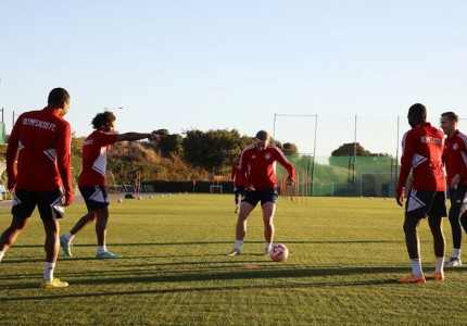 Φωτογραφίες από την πρώτη «ερυθρόλευκη» προπόνηση στην Ισπανία