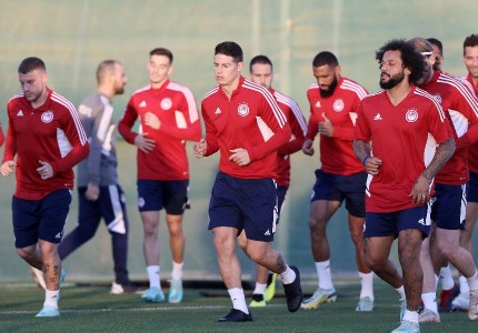 Φωτογραφίες από την πρώτη «ερυθρόλευκη» προπόνηση στην Ισπανία