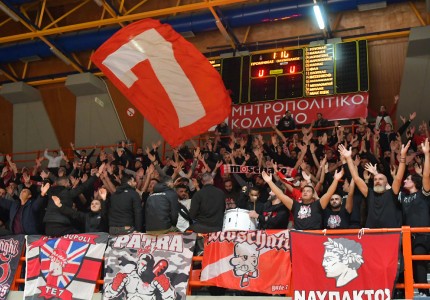 «Κοκκίνισε» και η Πάτρα! (photos)