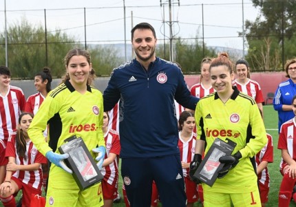Ο Θρύλος δίπλα και στο γυναικείο ποδόσφαιρο (photos, video)