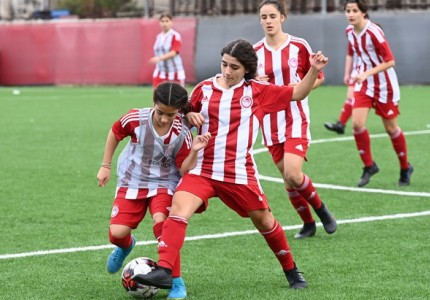 Ο Θρύλος δίπλα και στο γυναικείο ποδόσφαιρο (photos, video)